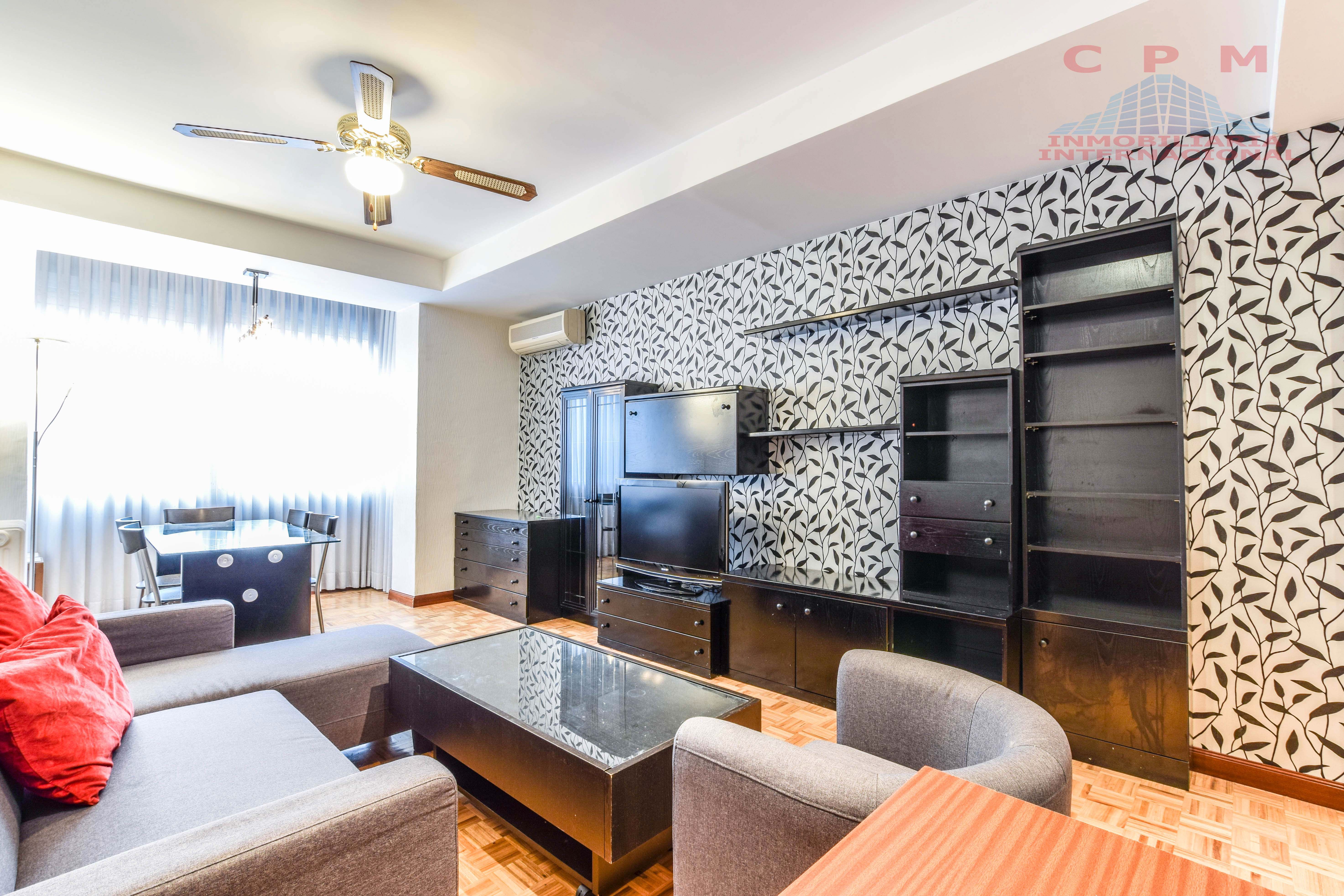 Living room of Flat to rent in  Madrid Capital  with Air Conditioner, Heating and Oven