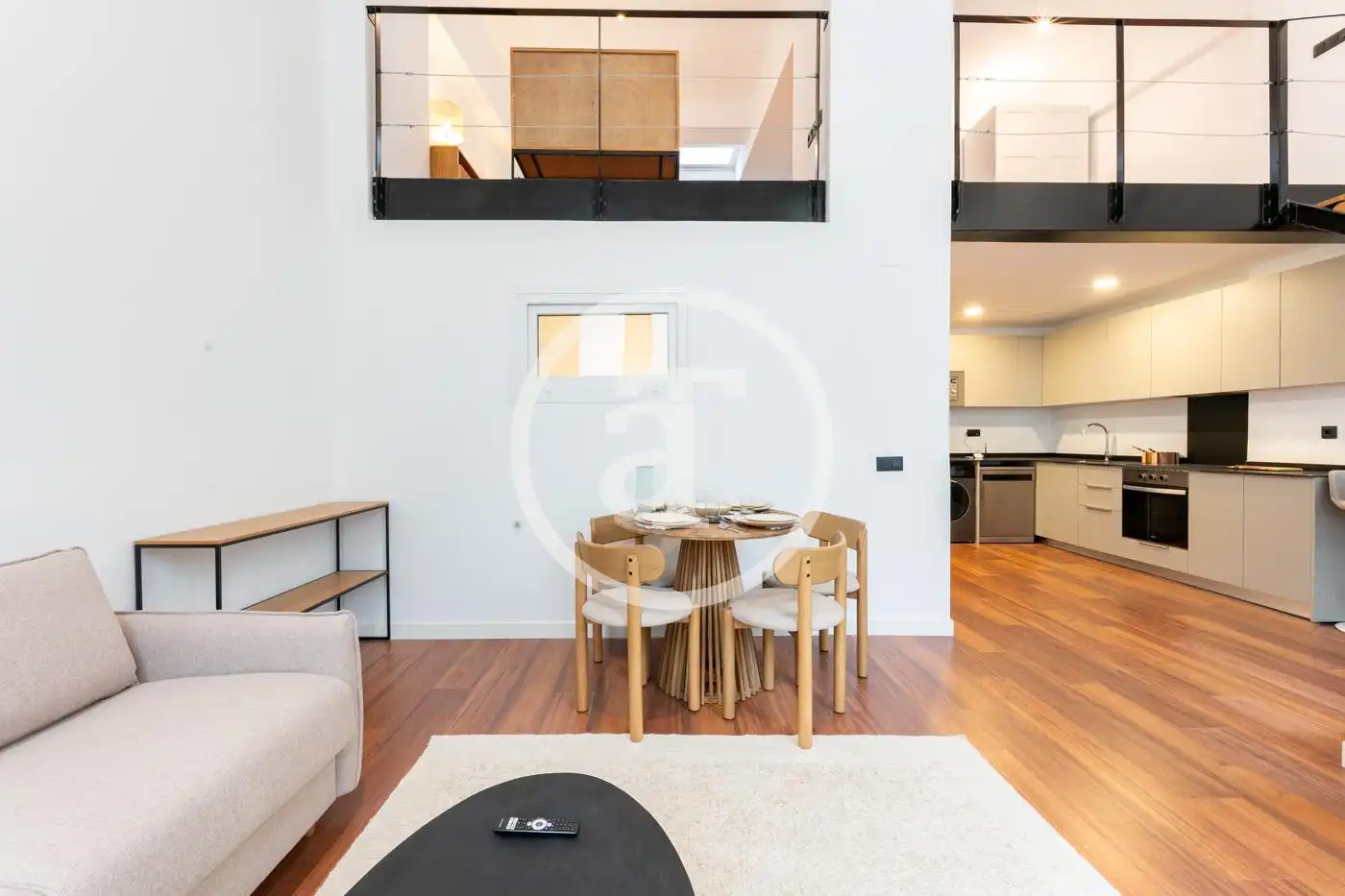 Sala d'estar de Dúplex de lloguer en Madrid amb Aire condicionat, Calefacció i Moblat