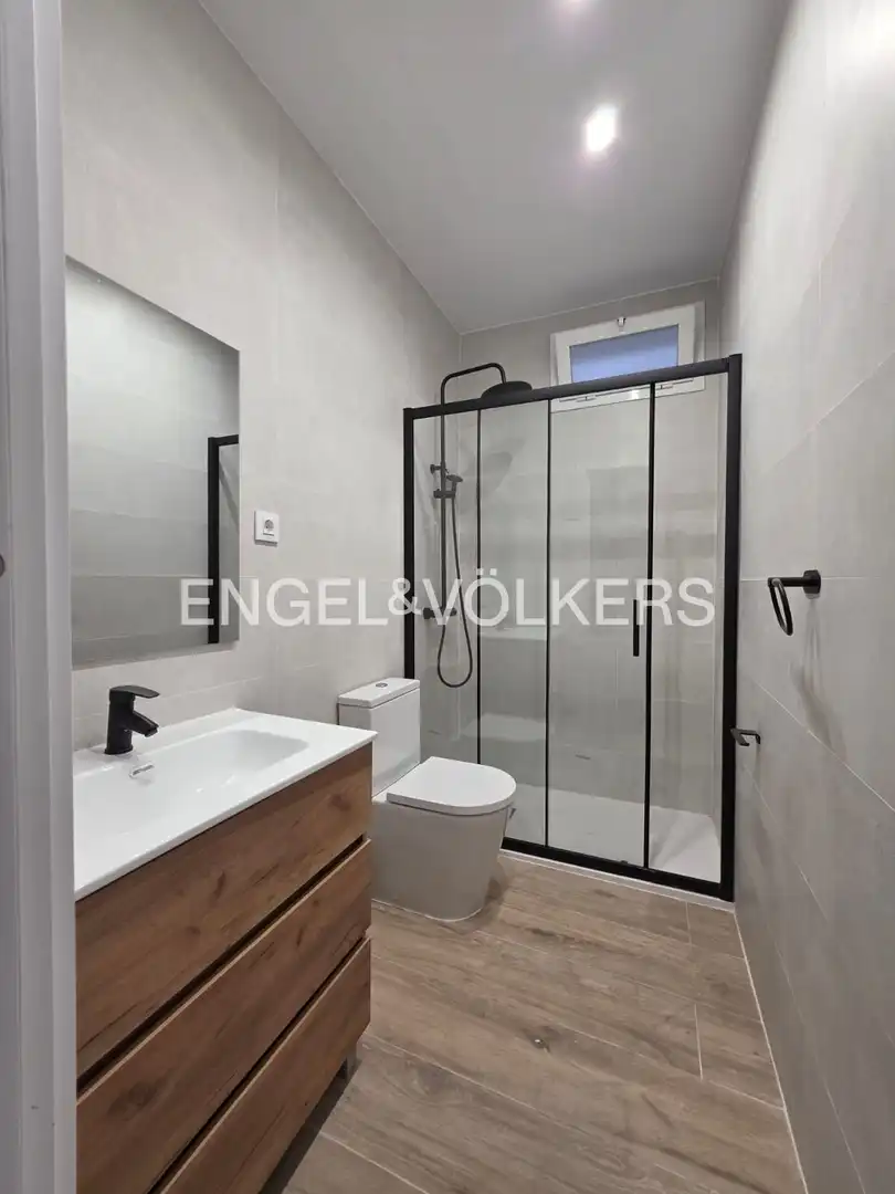 Bathroom of Flat for sale in Madrid  with Heating