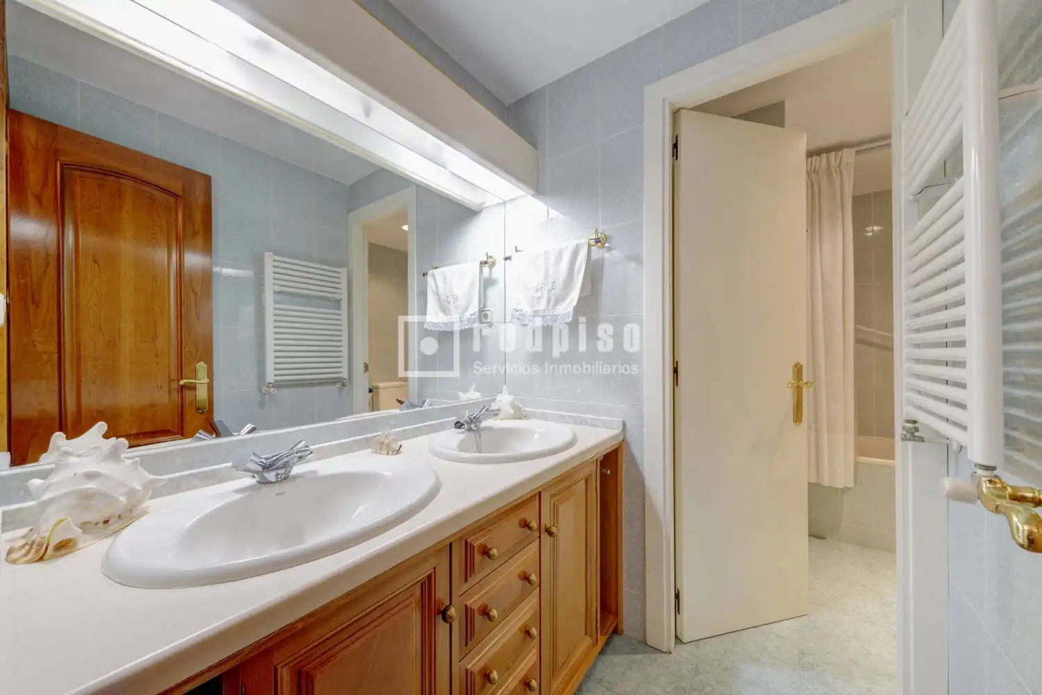 Bathroom of Flat for sale in Pozuelo de Alarcón  with Heating, Private garden and Parquet flooring