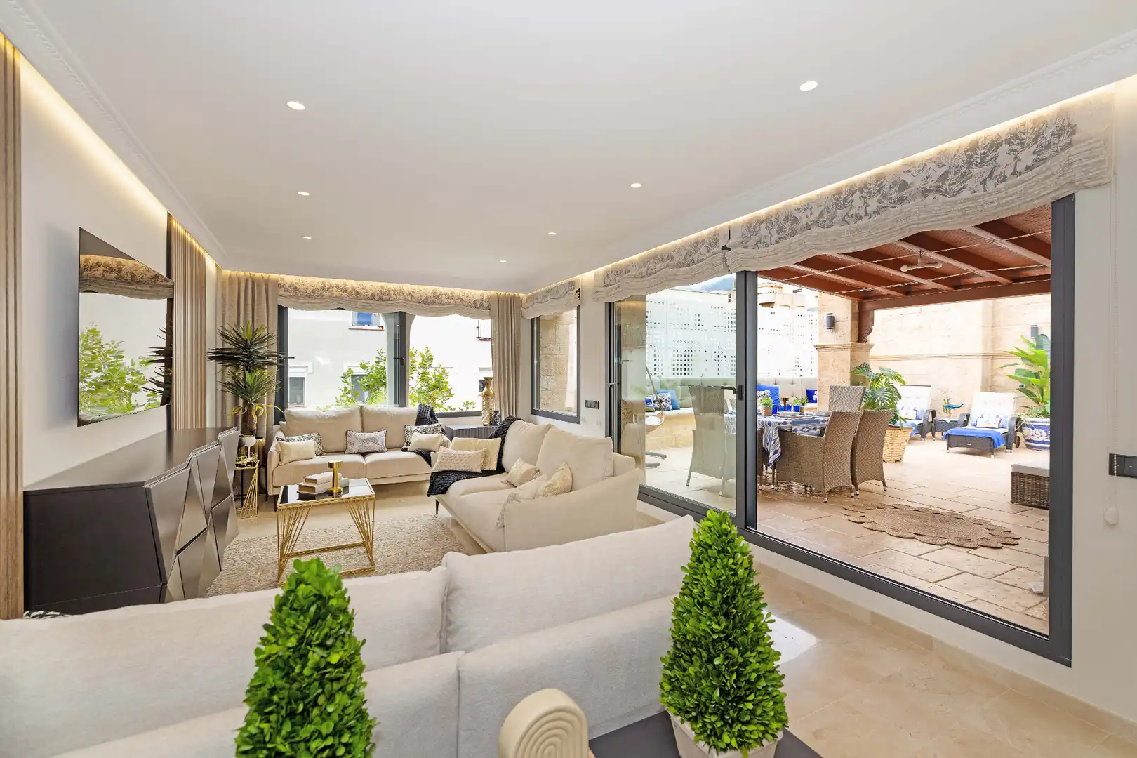Sala de estar de Ático en venta en Marbella con Aire acondicionado, Calefacción y Terraza