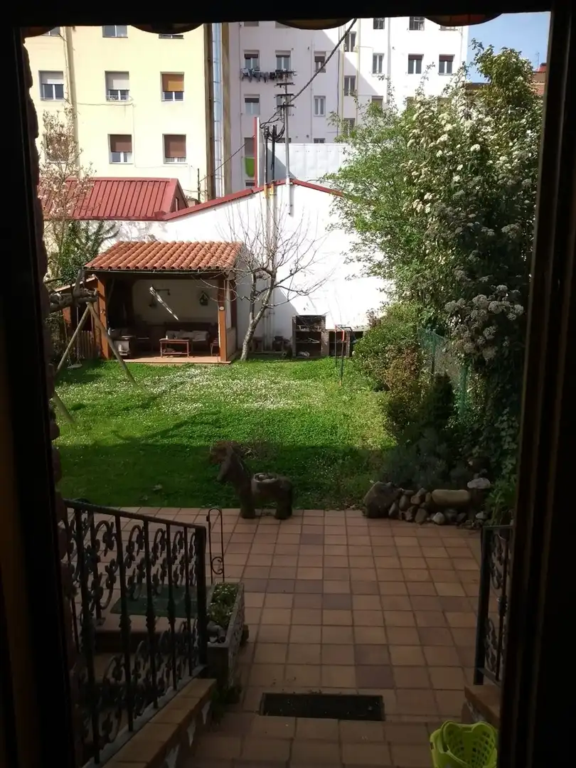 Jardí de Casa o xalet en venda en Vitoria - Gasteiz amb Traster i Moblat