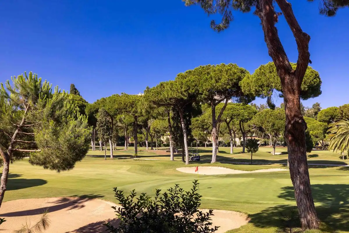 Vista exterior de Piso en venta en Marbella con Aire acondicionado, Calefacción y Jardín privado