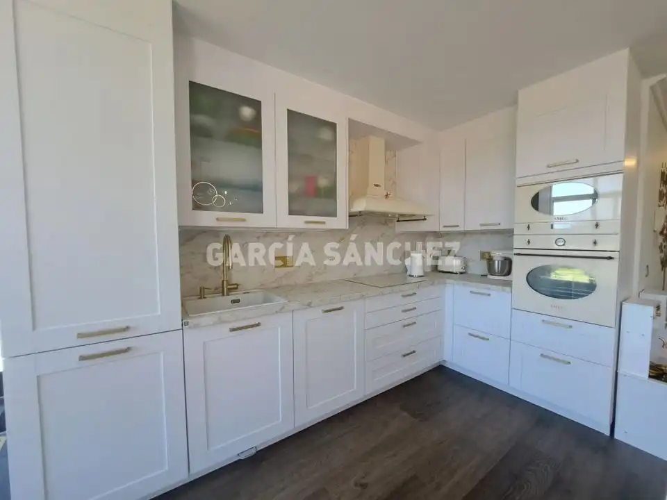 Appartamento con ascensore in vendita a Rúa Estatuto de Galicia 8, imagen 2