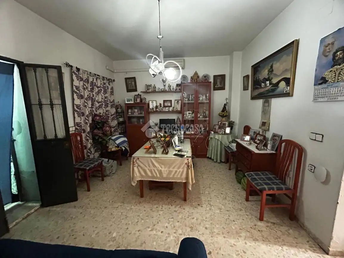 Esszimmer von Einfamilien-Reihenhaus zum Verkauf in La Rinconada mit Klimaanlage und Heizung