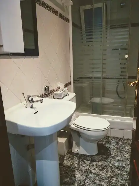 Baño de Piso de alquiler en Lleida con Calefacción, Amueblado y Horno
