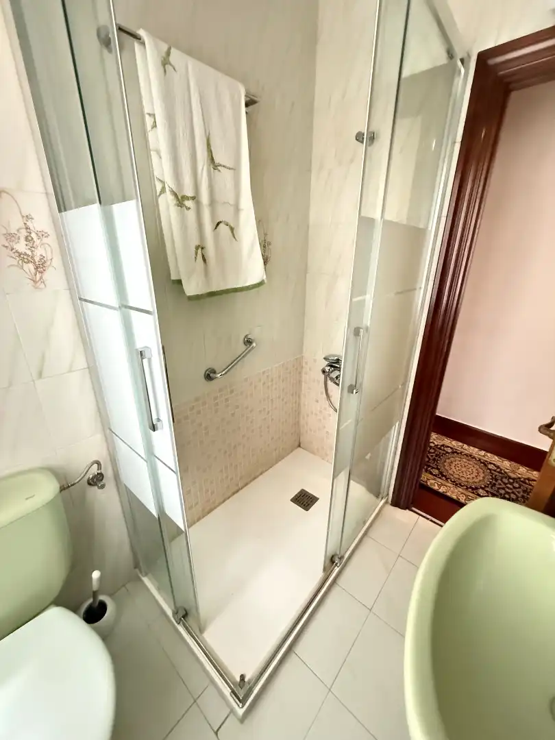 Bathroom of Flat for sale in Bilbao   with Heating, Terrace and Furnished