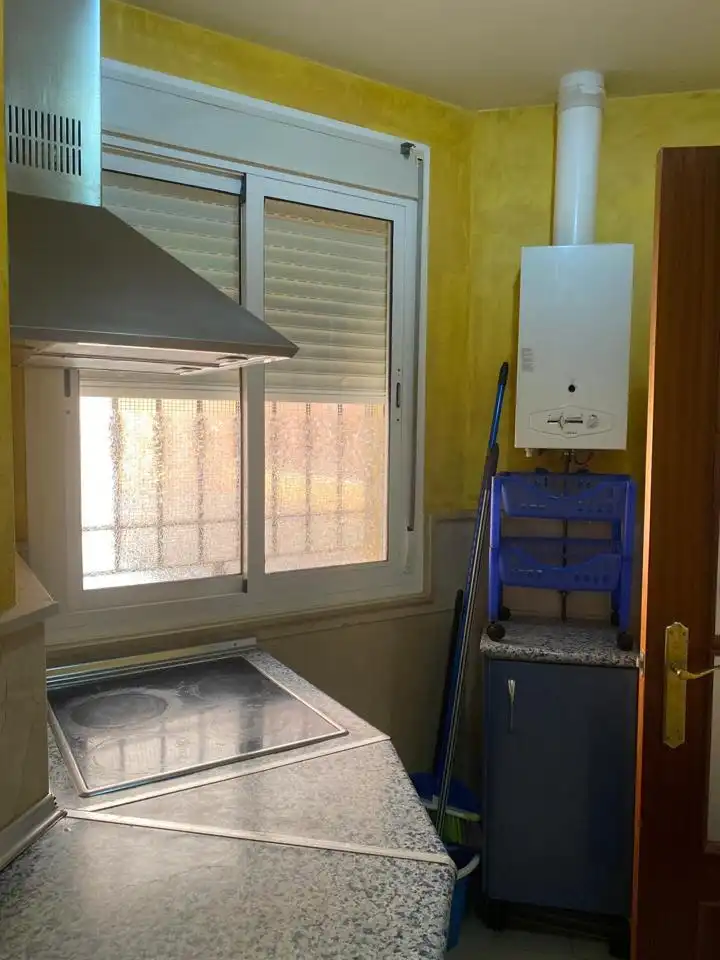 Cuina de Planta baixa en venda en Dos Hermanas amb Aire condicionat i Moblat
