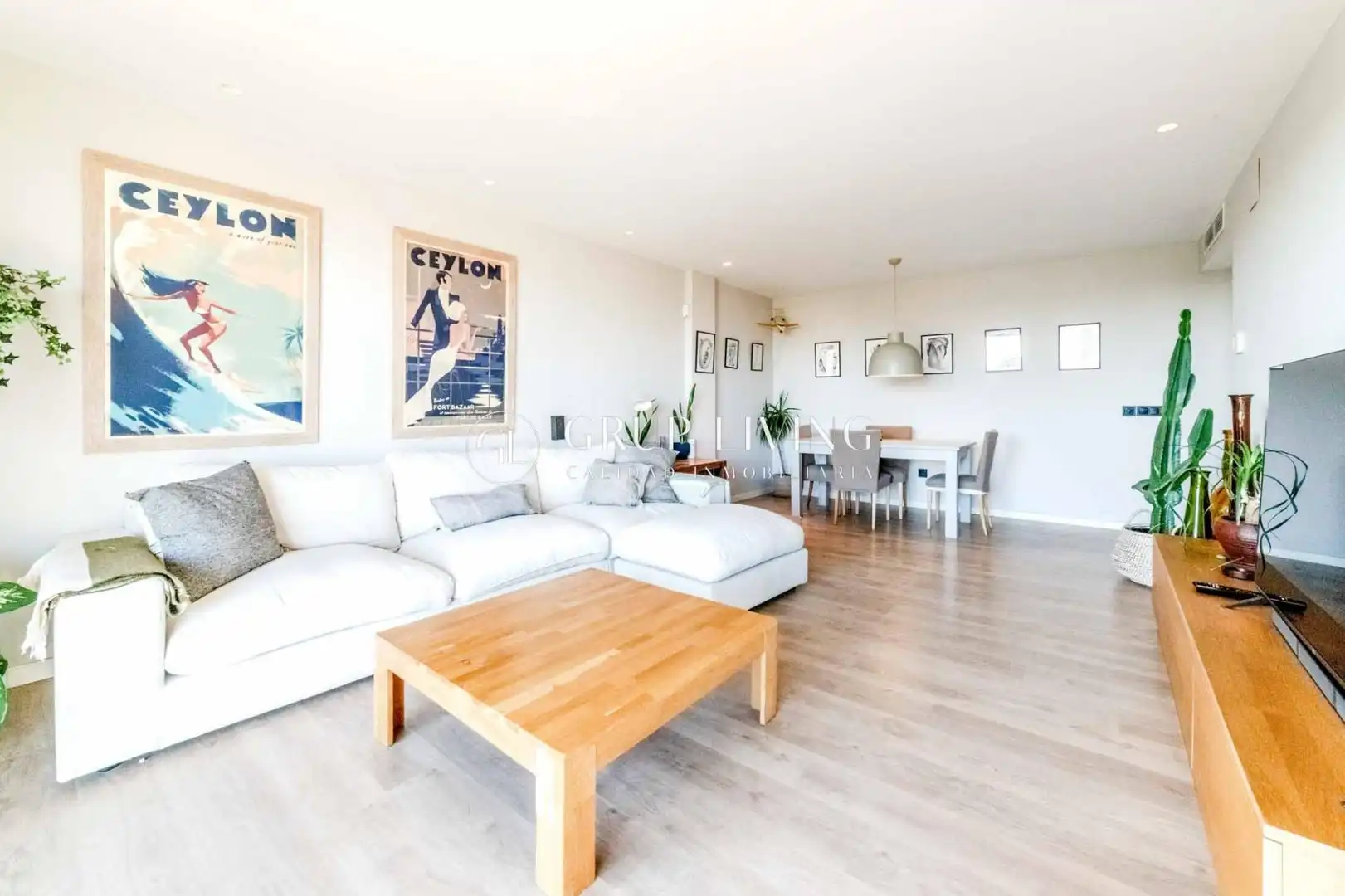 Sala d'estar de Pis en venda en Sitges amb Calefacció, Jardí privat i Terrassa