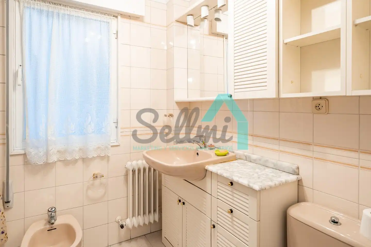 Badezimmer von Wohnung zum Verkauf in Gijón  mit Heizung und Parkett