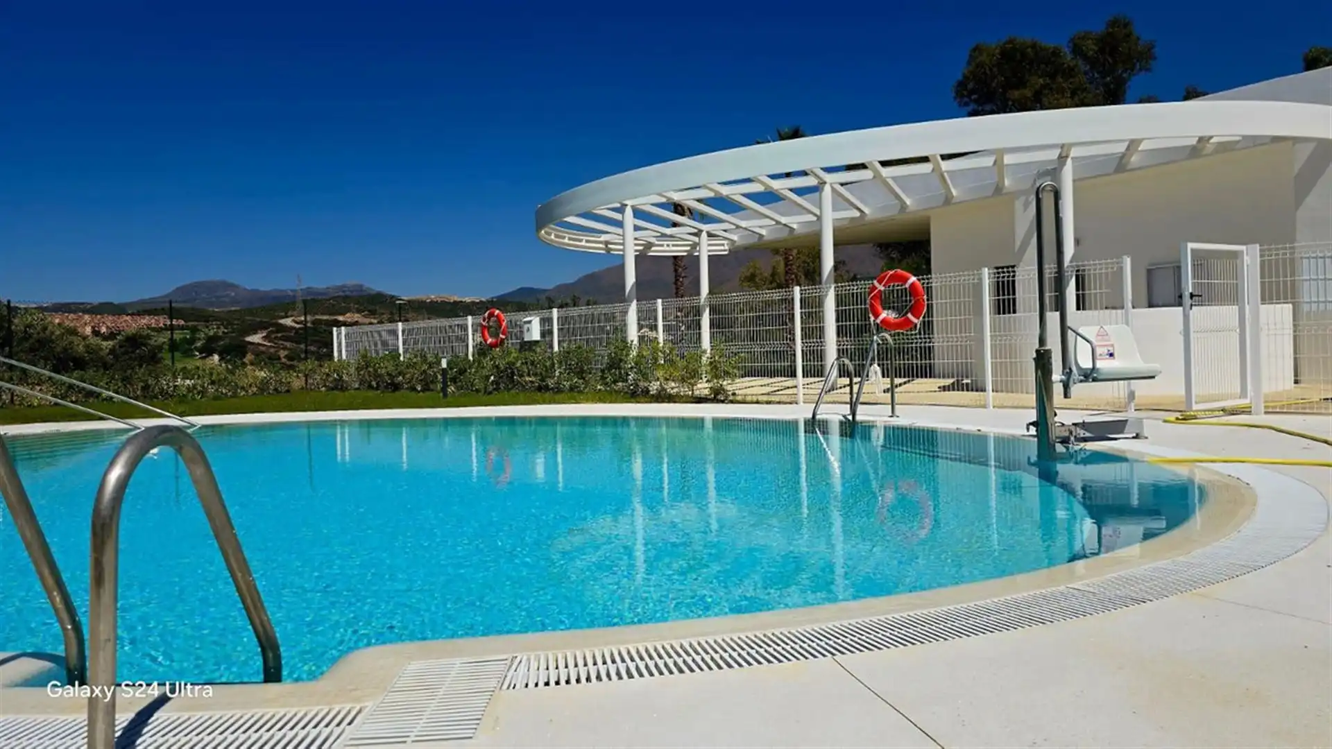 Piscina de Apartament en venda en Estepona amb Aire condicionat i Terrassa