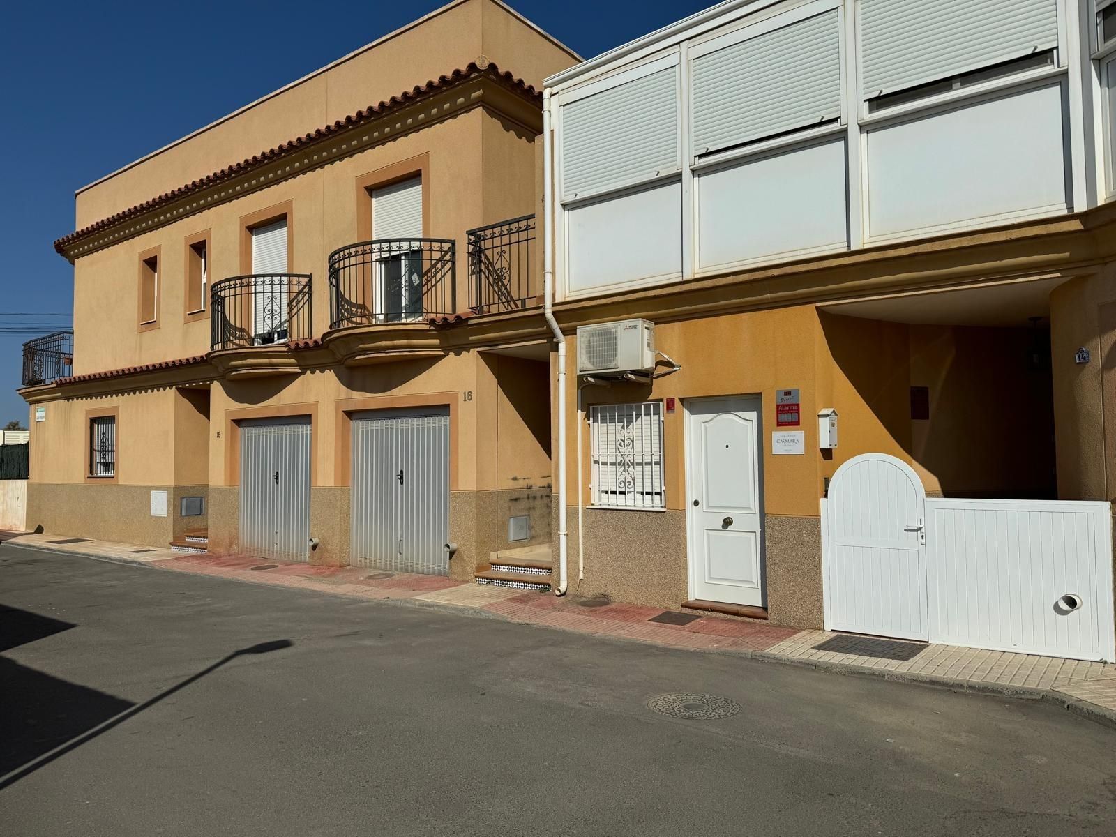 Vista exterior de Casa o xalet en venda en Tabernas amb Terrassa i Alarma