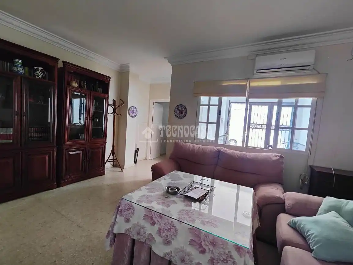 Sala d'estar de Casa o xalet en venda en Los Palacios y Villafranca amb Aire condicionat