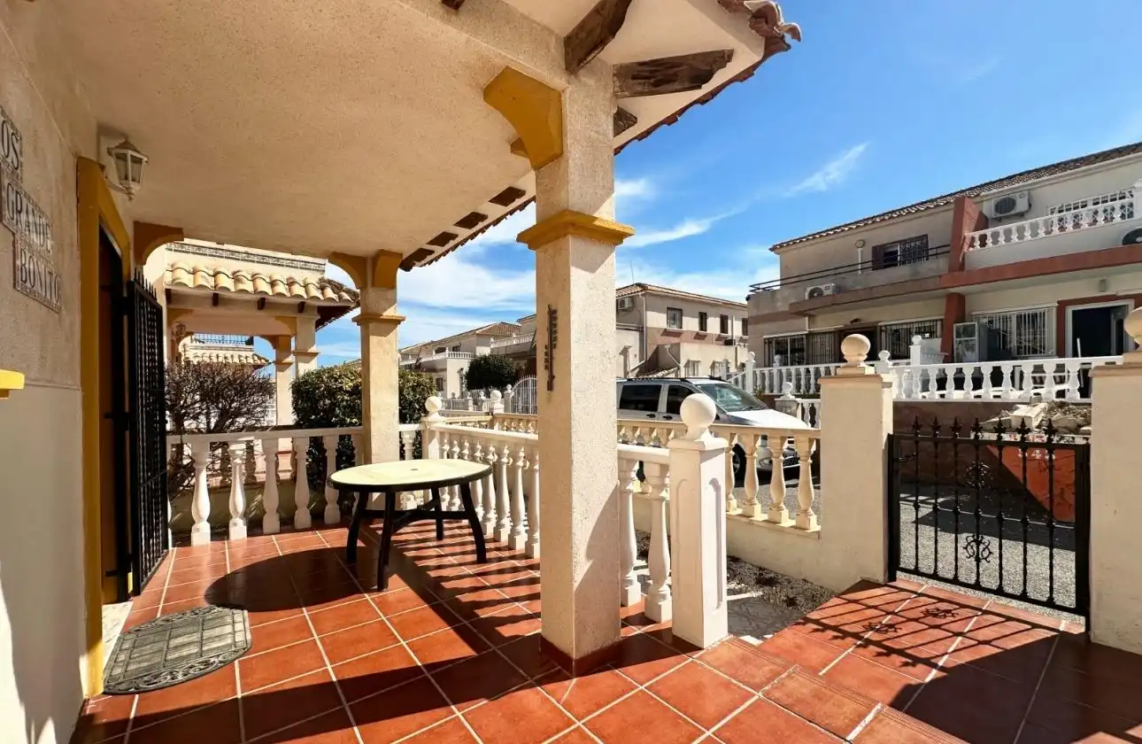 Casa pareada con piscina en venta en Calle Calle Caliza