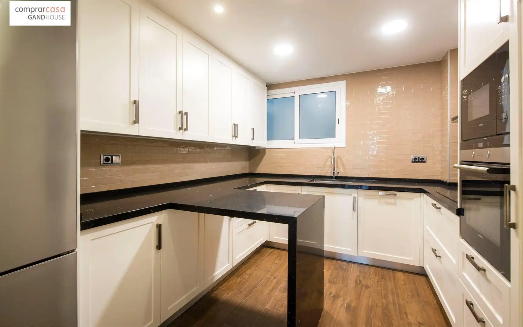 Cocina de Piso en venta en Barcelona con Calefacción y Alarma