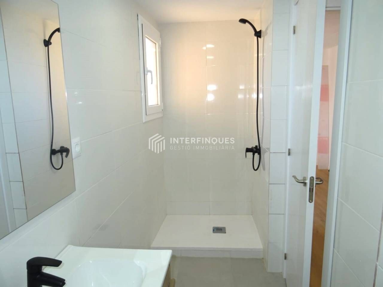 Bany de Àtic en venda en Badalona amb Parquet i Terrassa