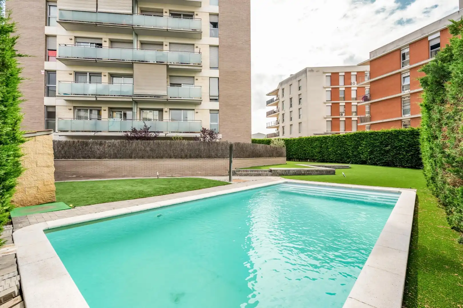Schwimmbecken von Wohnung zum Verkauf in Montcada i Reixac mit Klimaanlage, Heizung und Parkett