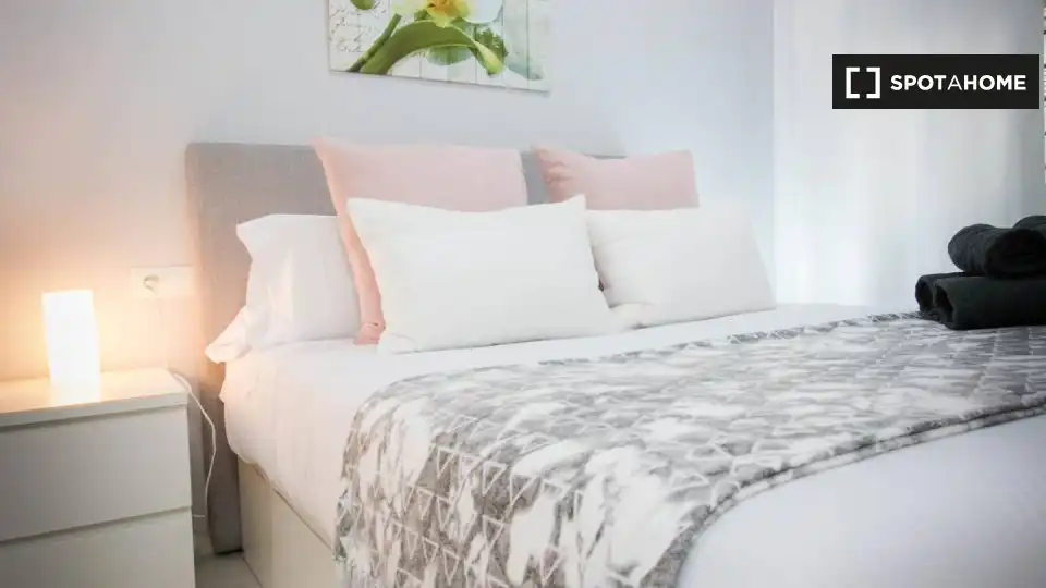 Dormitori de Apartament per a compartir en Málaga amb Aire condicionat, Calefacció i Terrassa