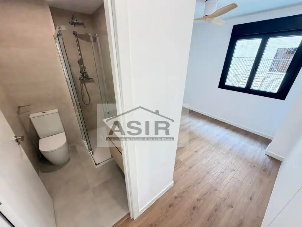 Baño de Piso de alquiler en Polinyà de Xúquer con Piscina