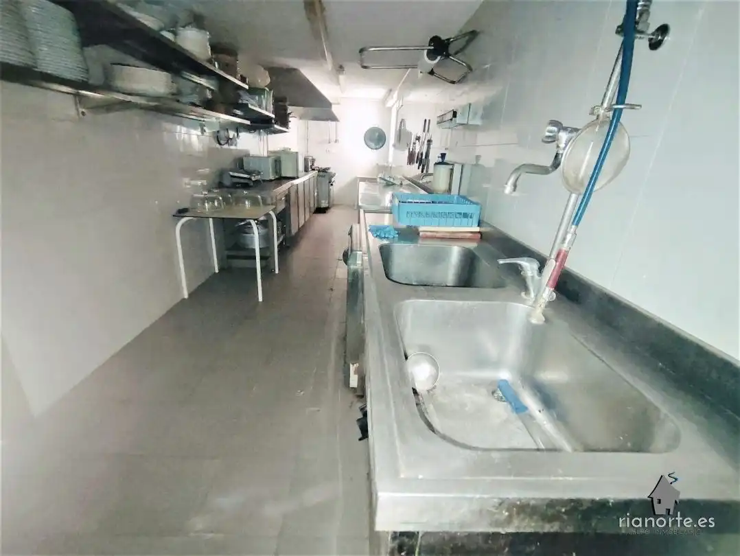 Cuina de Local en venda en Langreo amb Aire condicionat i Moblat
