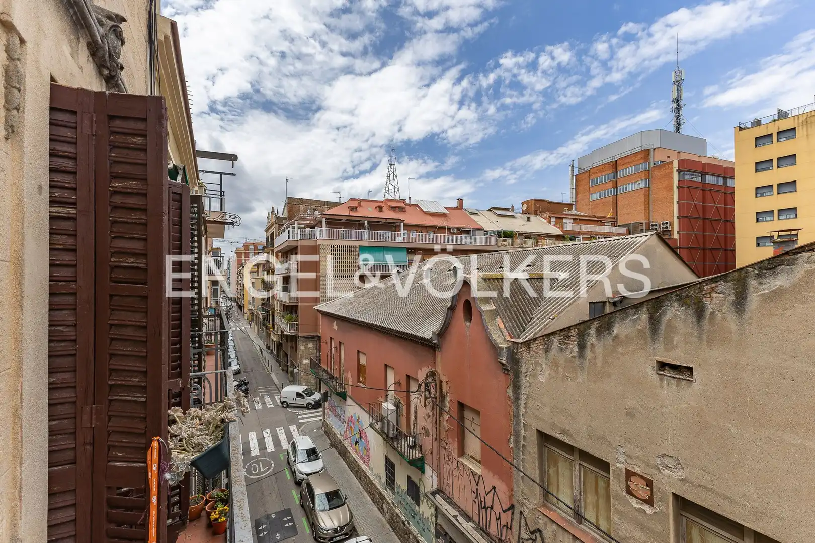 Vista exterior de Piso en venta en Barcelona con Calefacción, Parquet y Balcón
