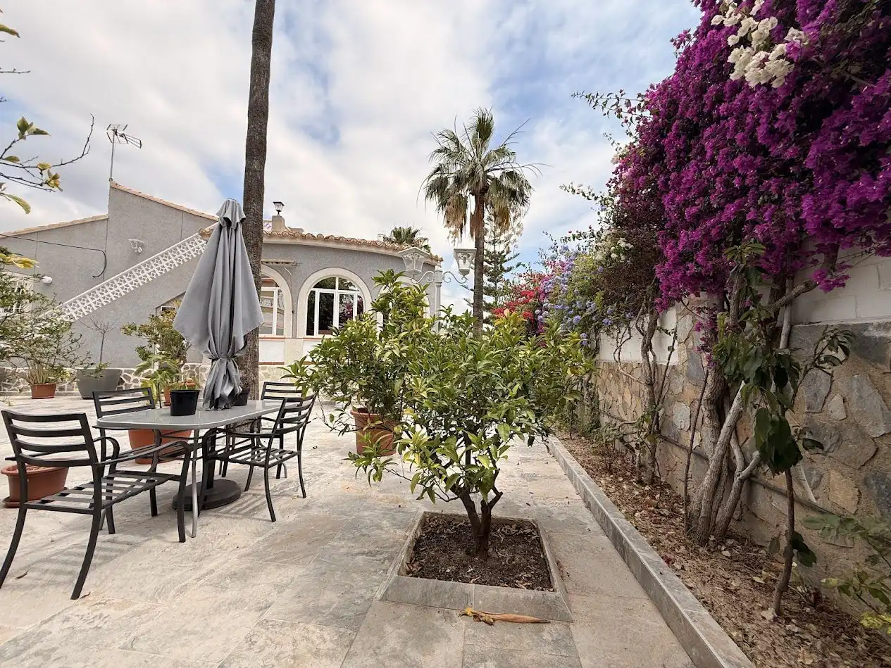 Terrassa de Casa o xalet en venda en El Campello amb Aire condicionat, Calefacció i Jardí privat