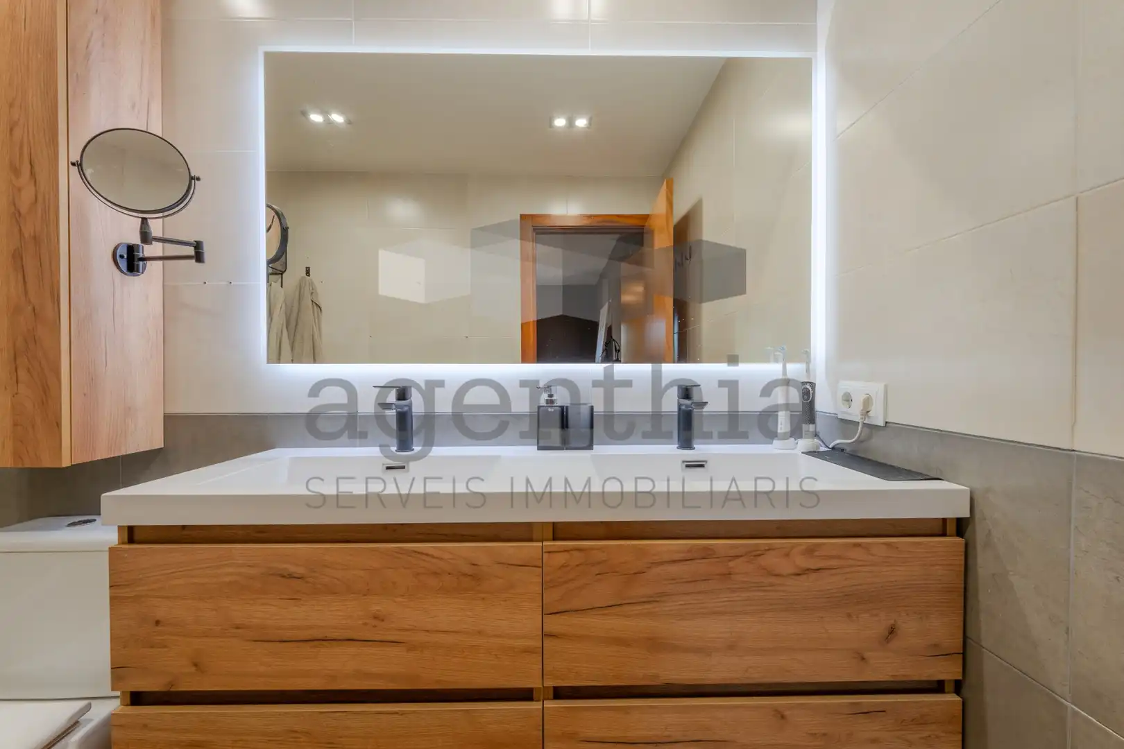 Baño de Casa adosada en venta en Aiguaviva con Aire acondicionado, Calefacción y Terraza