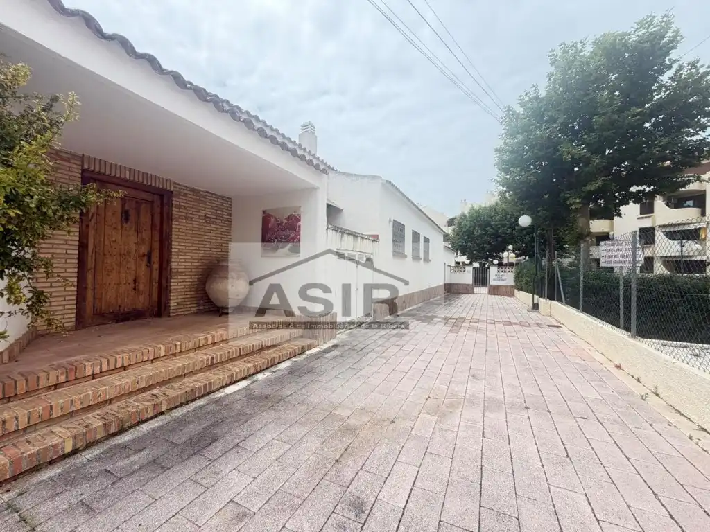 Vista exterior de Local en venta en Dénia