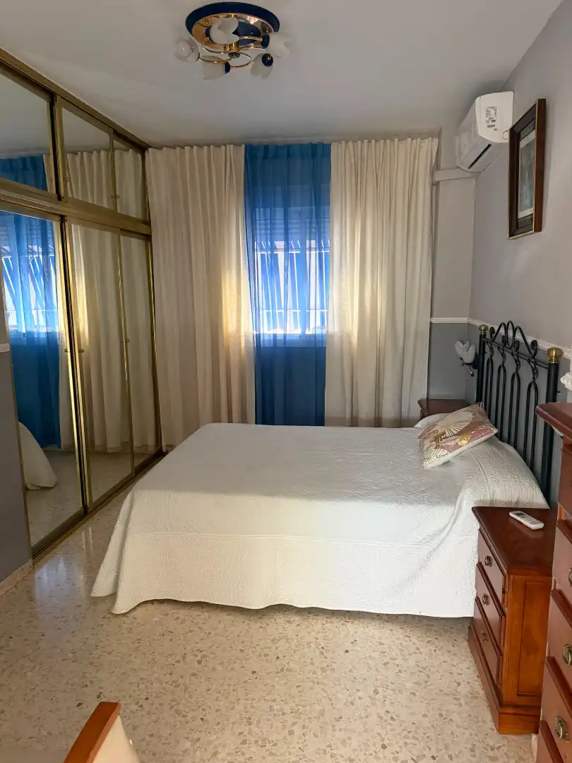 Habitación de Piso en venta en Sevilla con Piscina y Balcón