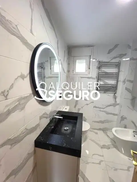 Baño de Piso de alquiler en Valdemoro con Aire acondicionado, Calefacción y Terraza