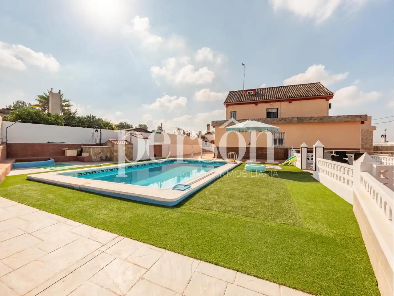 Piscina de Casa o xalet en venda en Manises amb Aire condicionat, Jardí privat i Terrassa