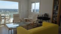 Sala d'estar de Apartament en venda en Es Mercadal amb Jardí privat, Terrassa i Piscina