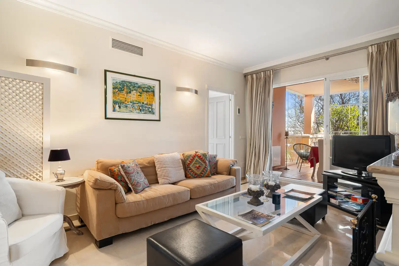 Living room of Attic for sale in Marbella  with Terrace, Swimming Pool and Alarm