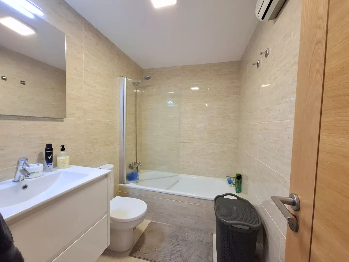 Baño de Ático en venta en Viveiro con Terraza, Trastero y Amueblado