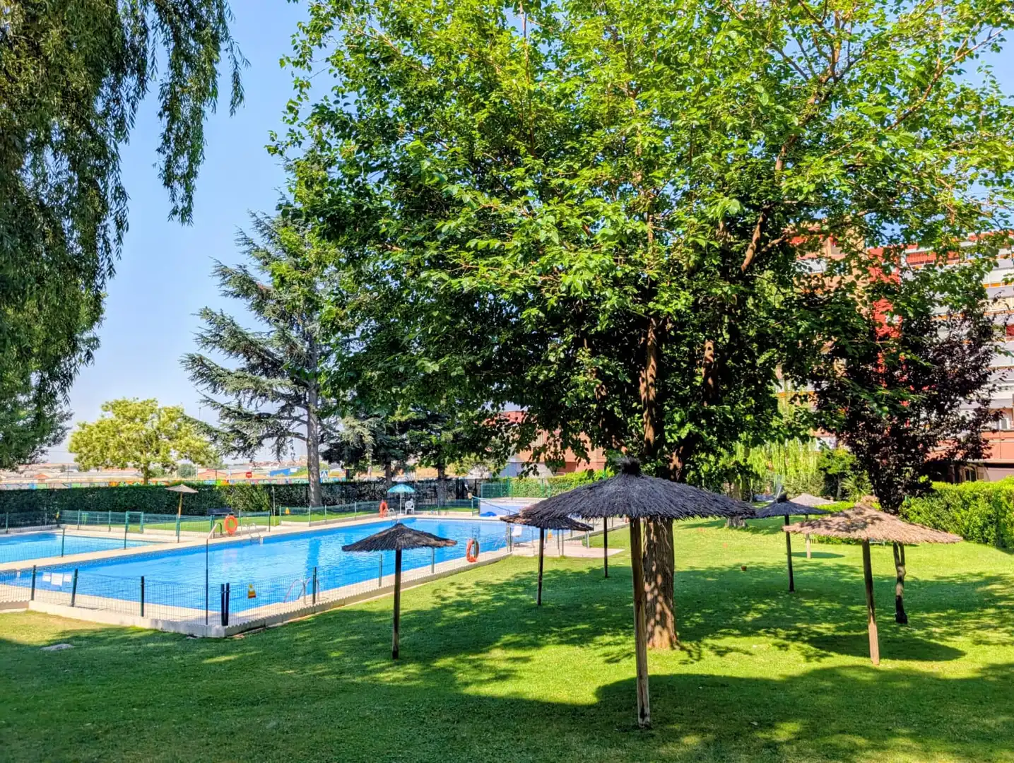 Piscina de Piso en venta en Fuenlabrada con Jardín privado, Terraza y Balcón
