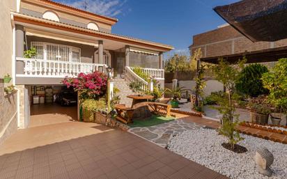 Vista exterior de Casa o xalet en venda en Las Gabias amb Aire condicionat i Terrassa