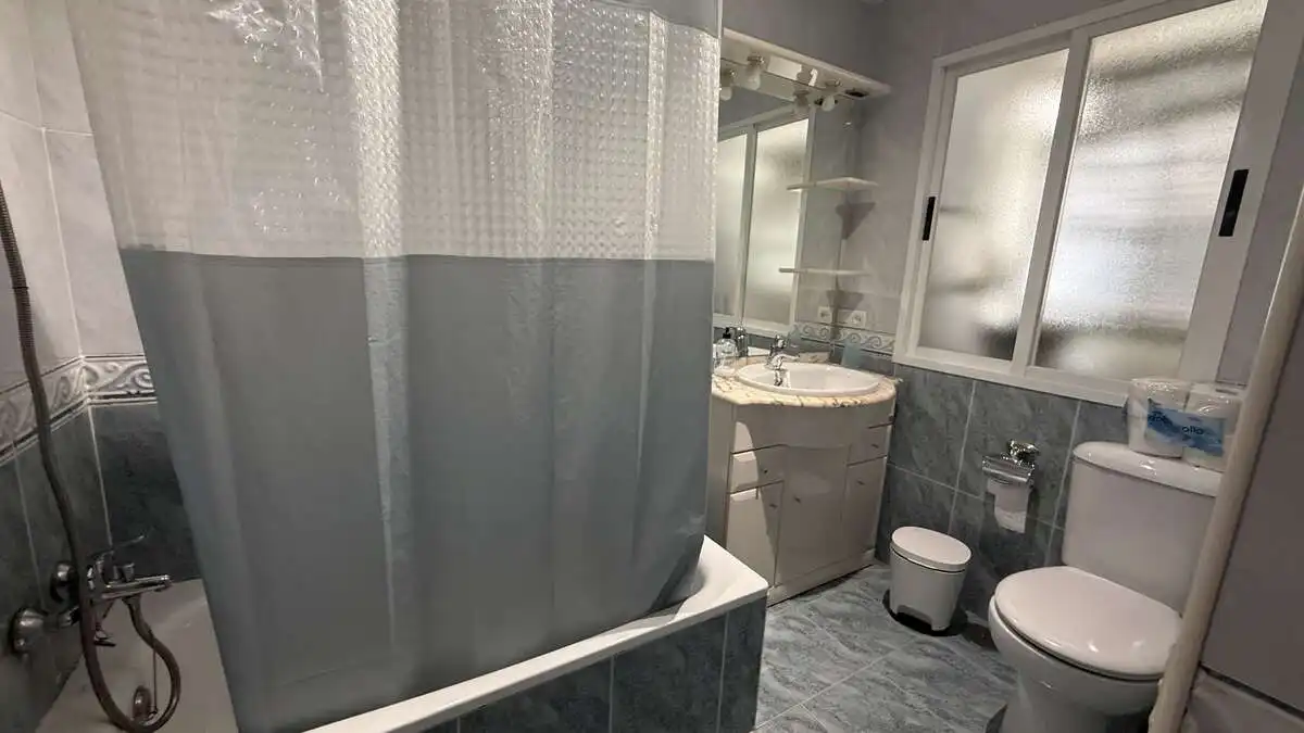 Bathroom of Flat for rent in Granada  with Furnished and Balcony