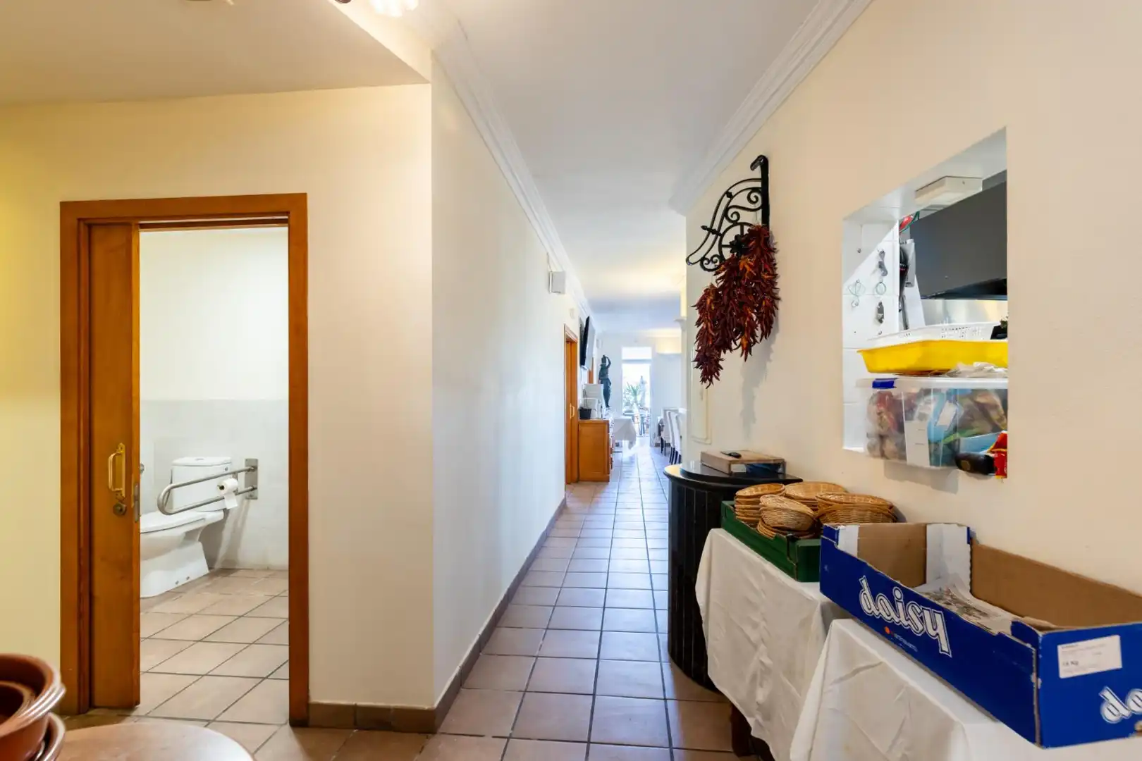 Local comercial en traspàs a Camí de N'Olesa, imagen 22