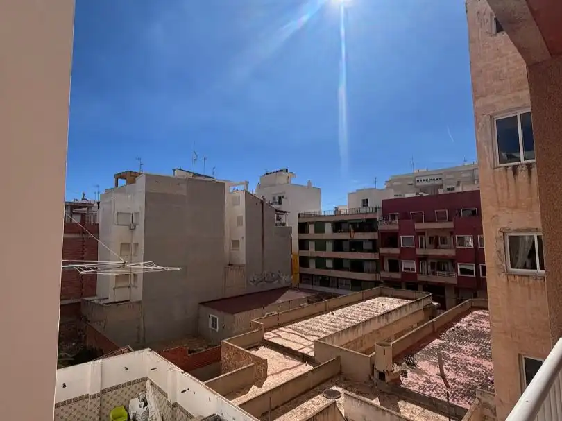 Vista exterior de Piso en venta en Torrevieja con Terraza y Balcón
