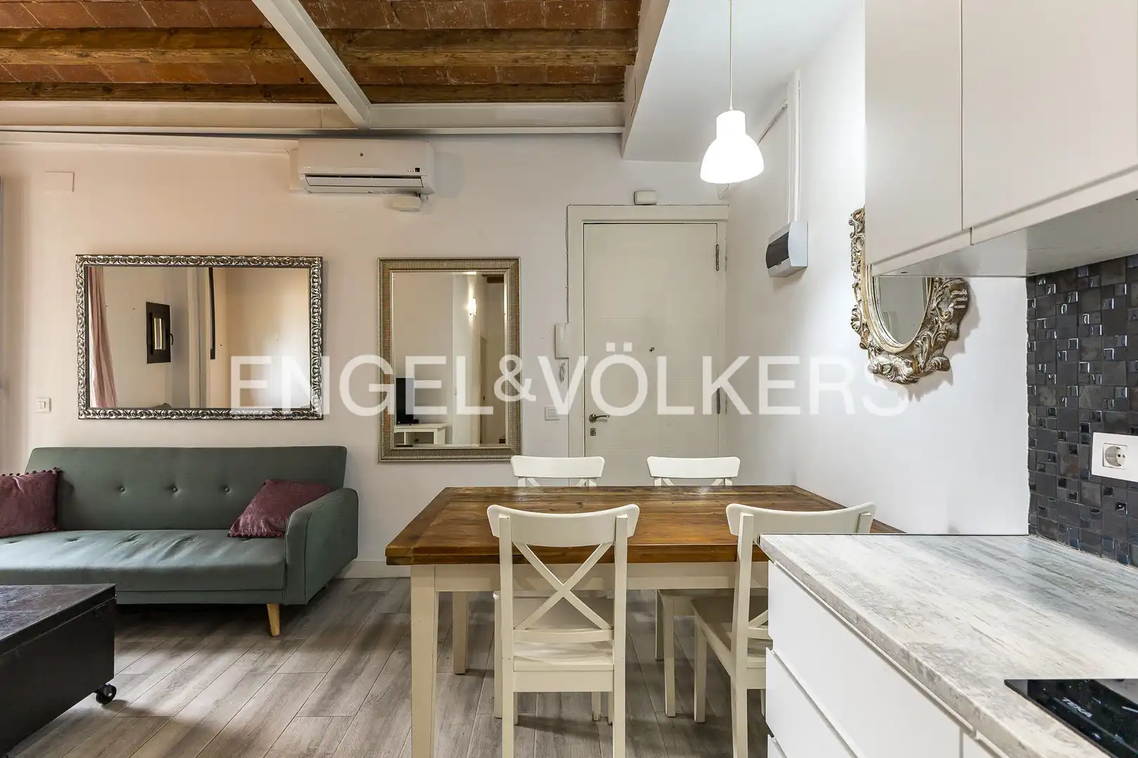 Vista exterior de Piso en venta en Barcelona con Aire acondicionado y Calefacción