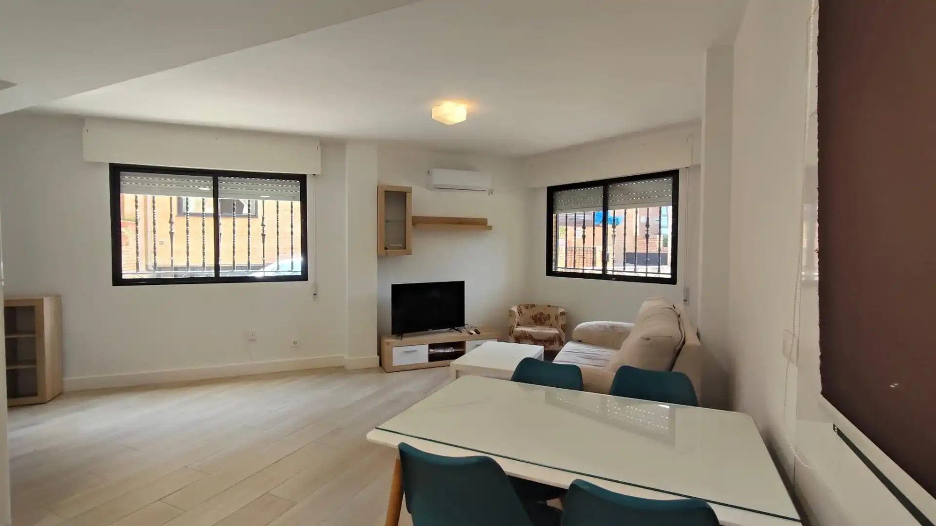 Living room of Flat for rent in Plasencia  with Heating, Terrace and Furnished