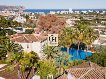 Villa con balcone in vendita a Carrer L'Arborcer 3