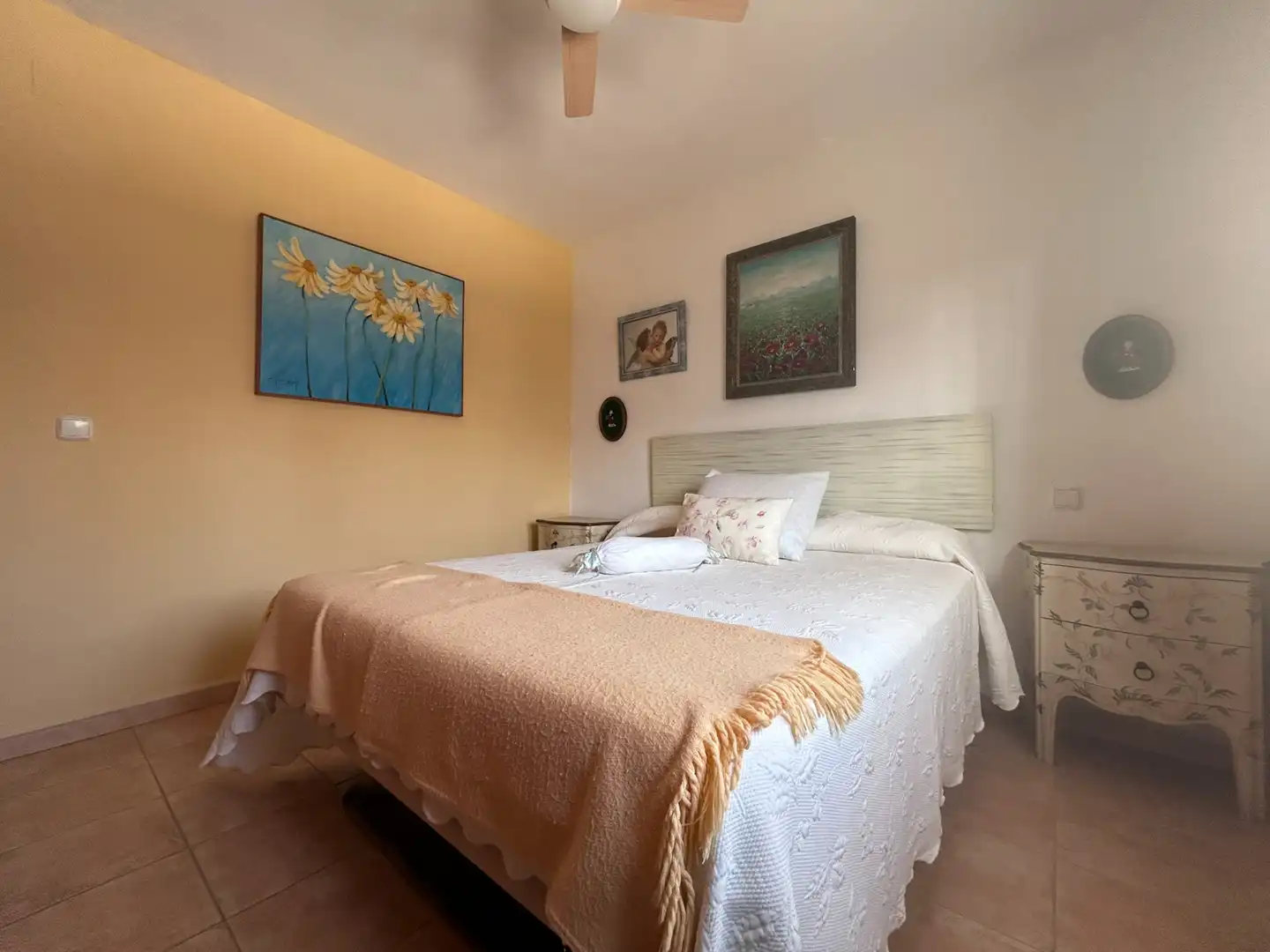 Habitación de Casa adosada en venta en Casares con Terraza, Amueblado y Alarma