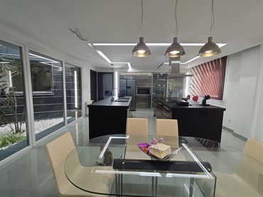 Casa con balcón en venta en Petrer