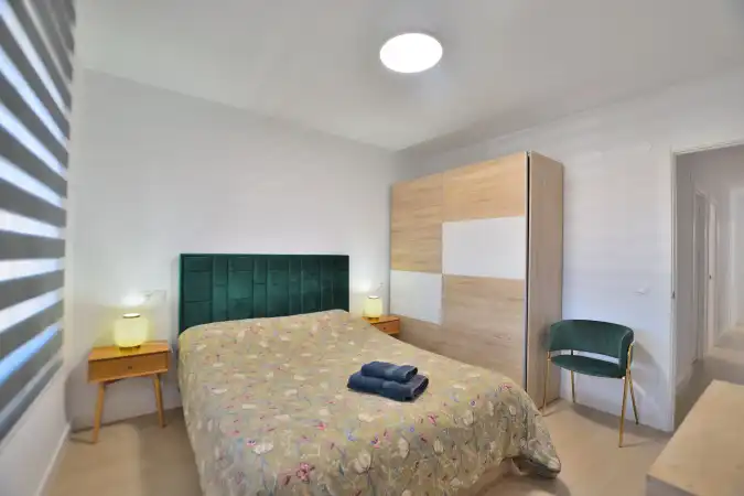 Dormitori de Pis en venda en Ronda amb Aire condicionat, Terrassa i Balcó
