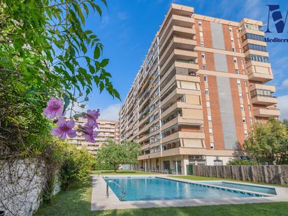 Piscina de Pis en venda en  Barcelona Capital amb Calefacció, Parquet i Moblat