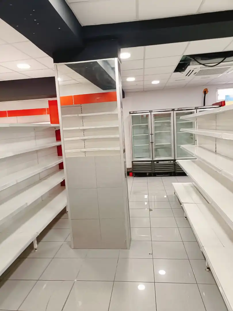 Local comercial en venta en Los Gallos, imagen 2