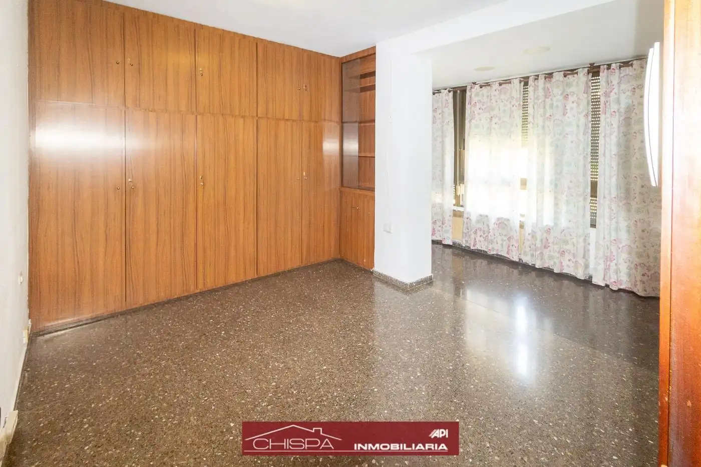 Piso en venta en Valencia con Calefacción y Balcón
