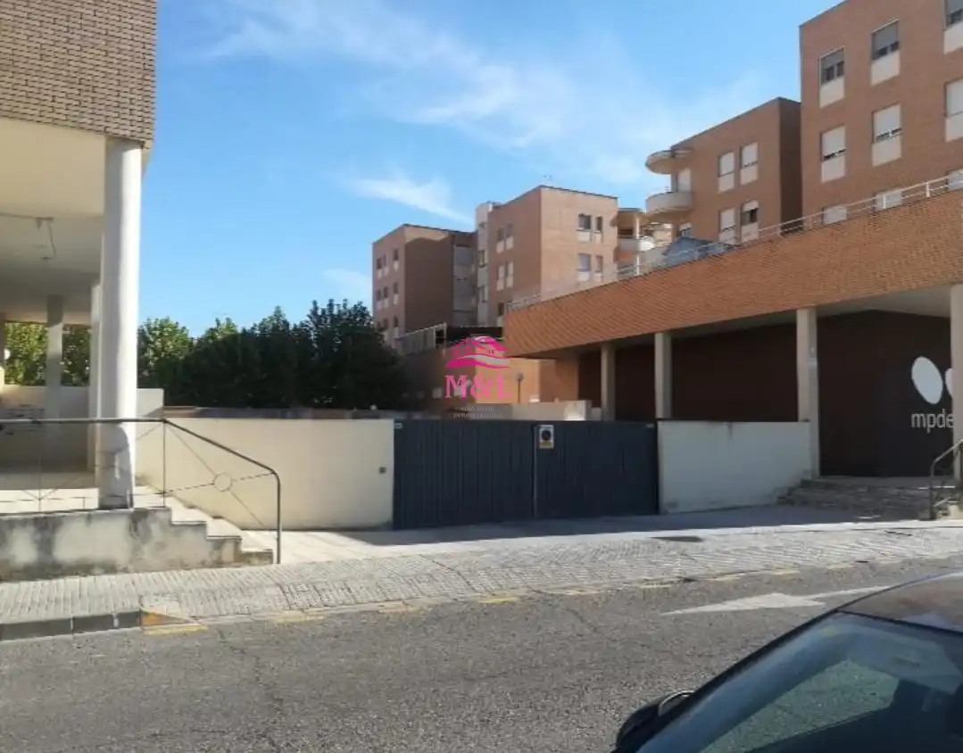 Aparcament de Apartament de lloguer en Mérida amb Aire condicionat, Calefacció i Terrassa