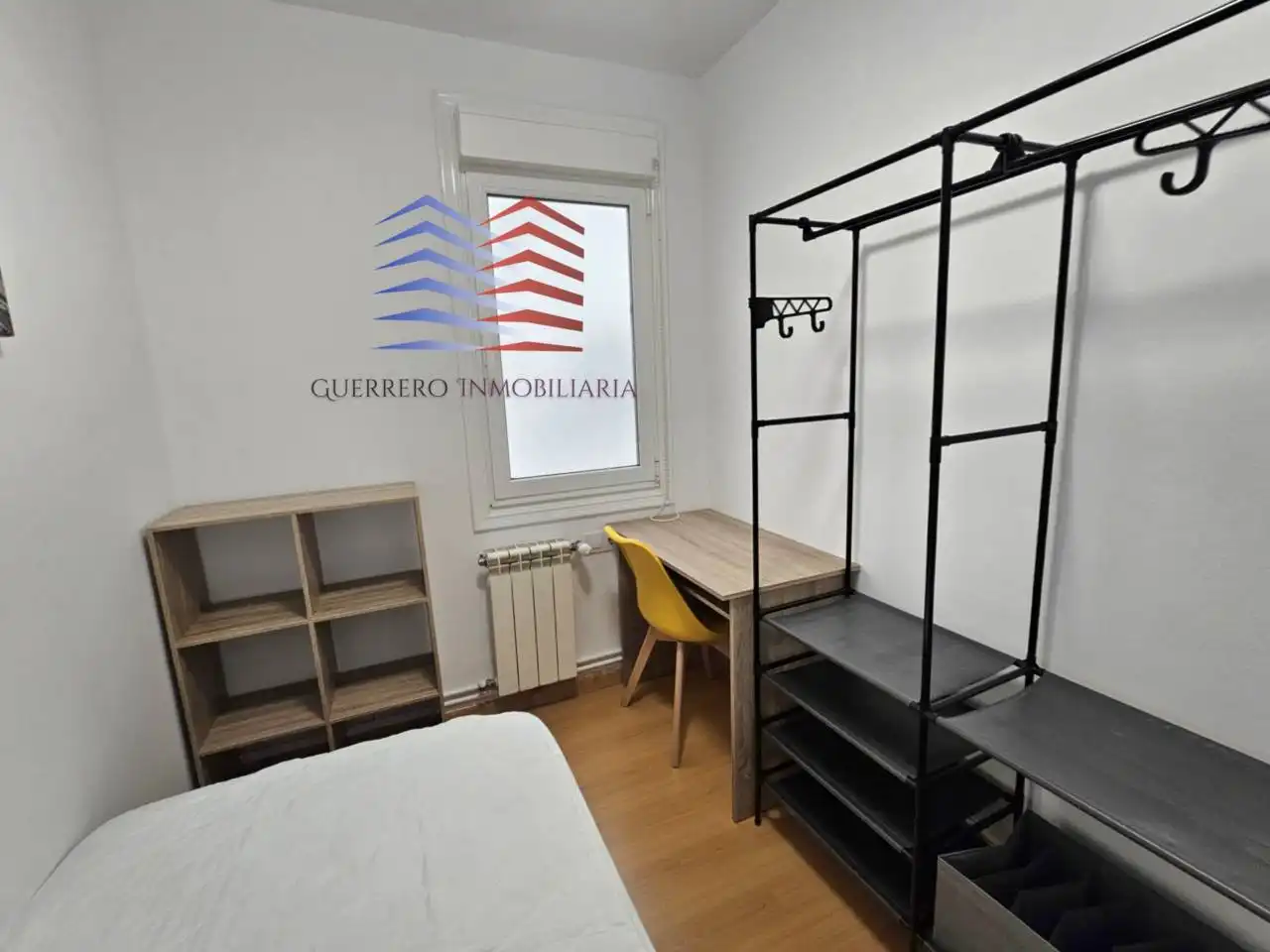 Schlafzimmer von Wohnungen zur Miete in Ourense Capital  mit Heizung, Parkett und Möbliert